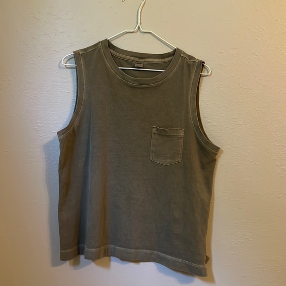 Old Navy Sleeveless Shirt - Picture 1 of 3